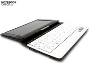 Der Öffnungswinkel kann mit rund 180 Grad überzeugen.