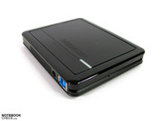 ...schwarzem Kunststoff mit teils empfindlicher Oberfläche