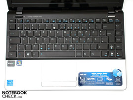 Großzügiges Chiclet-Keyboard