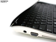 Auch der Displaydeckel ist leicht geschwungen.