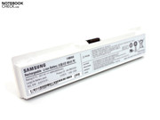 Eine Ladung genügen dank 6-Zellen-Akku (48 Wh) für über 10 Stunden Laufzeit.