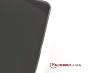 Rechts am Rand: der Helligkeitssensor