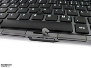 neben Magneten, wird der Tablet-PC mit einem Verschlusshaken am Keydock arretiert