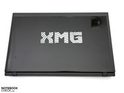 Die Lackierung wirkt hochwertig, zieht Fingerabdrücke aber an.