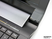 Die verwendeten Displayscharniere bieten einen guten Halt.