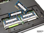 Unter dieser Abdeckung verbergen sich 16 GByte DDR3-RAM und ...
