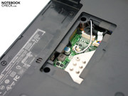 Der Sinn der zweiten, kleineren Abdeckung ist und bleibt fraglich.