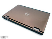 Der Displaydeckel aus kühlem Aluminium wertet die Optik auf.