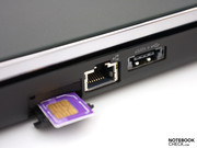 Die Rückseite: eSATA/USB 2.0-Kombo und ein SIM-Einschub.