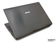 Der Displaydeckel aus Aluminium wertet die Optik zusätzlich auf.