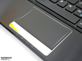 Angenehmes Touchpad in Alu-Optik