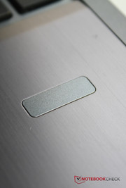 An Sicherheitsfeatures gibt es wahlweise einen Fingerabdrucksensor, der bei unserem Modell aber nicht verbaut war.