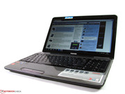 Immer stört jedoch die geringe vertikale Blickwinkelstabilität und das äußerst geringe Kontrastverhältnis von 132:1.