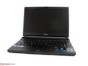 Das Display füllt den Displaydeckel sehr gut aus und sorgt für eine äußerst dünne Rahmung.