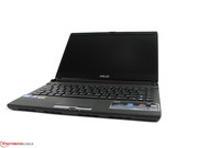 Das sieht alles nicht nur sehr gut aus, sondern führt im Endeffekt auch zu geringen Gehäusemaßen und einem niedrigen Gewicht.