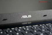 Asus hat einen matten Bildschirm mit hohem Kontrast verbaut.