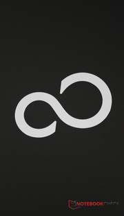 Fujitsu will mit dem Lifebook N532 einen Allrounder anbieten.