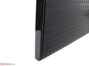 Die frontseitige Hochglanzlackierung ist sehr empfindlich.