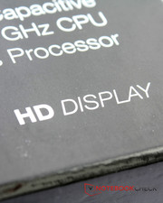 In Wirklichkeit löst das Display mit 1.280 x 800 Pixeln auf, was zwar etwas über den HD-Ready-Vorgaben liegt, ...