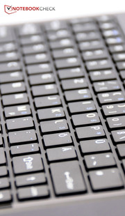 Die Tastatur erkennt bei schnellem Schreiben nicht alle Anschläge zuverlässig.