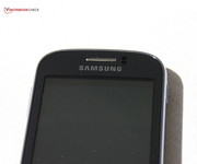 An der Vorderseite verbaut Samsung keine Kamera, so dass Videotelefonie kaum möglich ist.