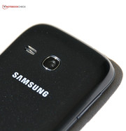 Daneben sitzt der Lautsprecher, der ordentlich laut werden kann.