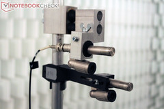 High-End Messmikrofon im Detail. Eines, von dutzenden rings um den Probanden platzierten Messgeräten.