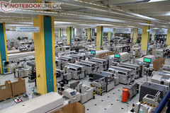 Es folgen unterschiedliche Stufen in denen die einzelnen Teile mit dem Systemboard verlötet werden.