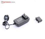 ... ein einheitliches Netzteil mit Regionenadapter ausliefert.