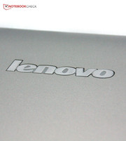 Lenovo stellt mit dem IdeaPad S300-MA14CGE ein günstiges und dünnes Subnotebook her.