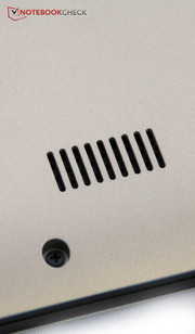 Die Lautsprecher sitzen an der Unterseite, klingen aber ganz OK.