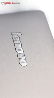 Das kleinere und günstigere Modell des IdeaPad S300 wirkt durchdachter.