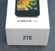 Highlights sind die Kamera und der hochauflösende Bildschirm.