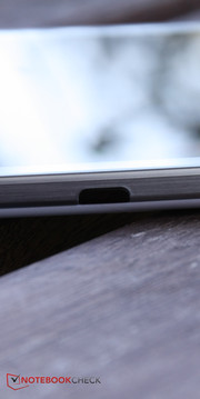 Sogar eine Infrarot-Schnittstelle bringt das Tablet mit, so dass man es als Fernbedienung gebrauchen kann.