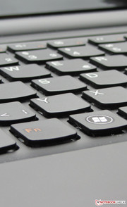 Die Tasten besitzen einen mittleren Hub.