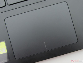 Das Touchpad ist großzügig dimensioniert.