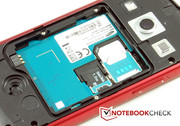 SIM- und microSD-Slot sind unter dem Akku.