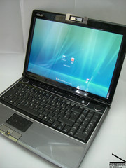 Mit seinen 15 Zoll bietet das M50S, neben...