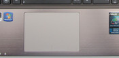 Asus stattet das Notebook mit einem Clickpad aus