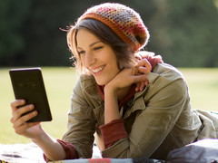 Amazon E-Book-Reader: Kindle Voyage mit 300 ppi und Kindle mit Touchscreen ab 60 Euro
