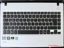 Bei der kompakten QWERTZ-Tastatur sind viele Tasten mehrfach belegt