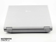 Der silberne Deckel besteht aus Kunststoff, sieht aber wie ein Alu-Finish aus.