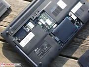 Unter den drei Klappen der Unterseite befindet sich tauschbare Hardware.