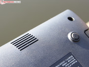 Die Lautsprecher tönen aus der Bodenplatte, ihr Klang taugt nicht fürs dauerhafte Anhören von Musik.