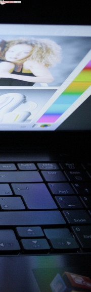 LG Electronics A520-T.AE31G: FPR 3D-Panel mit hohem Kontrast und guten Blickwinkeln.