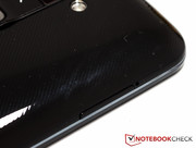 An der linken Seite befindet sich noch der SIM-Einschub.