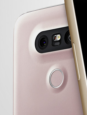 Das LG G5 bietet auch einen Fingerabdruckscanner unter der Kamera (Bild: LG)
