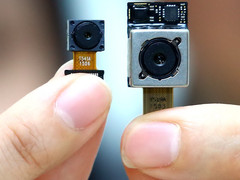 LG Innotek 8M Front-facing Cam (links), 16M Kameramodul mit f/1.8 und OIS (rechts). 