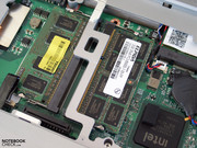 Abgerundet wird das Paket von DDR3 Arbeitsspeichermodulen und einer Harddisk mit 250 bzw. 320 Gigabyte Kapazität.