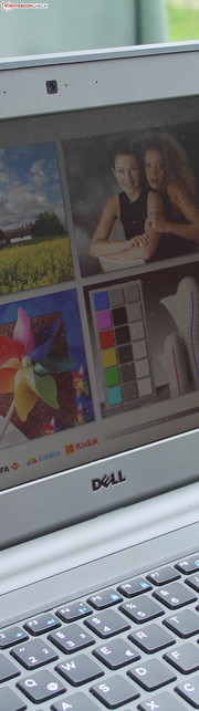 Latitude 3340: Entspiegelt, aber die Helligkeit könnte besser ausfallen.